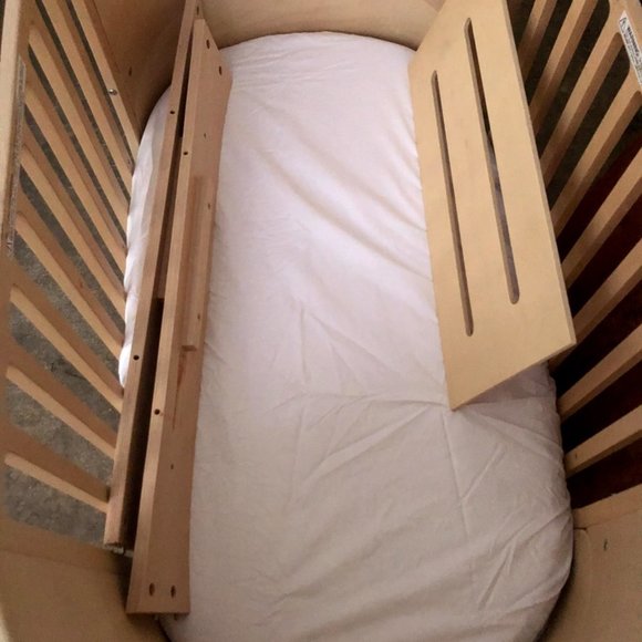 LEANDER 4-1 Convertible Crib (Perfect Condition) - Picture 2 of 5